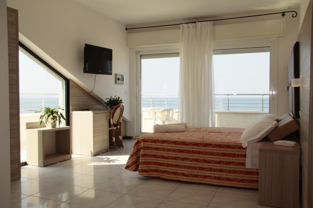 Hotel Bellevue Cattolica Zewnętrze zdjęcie