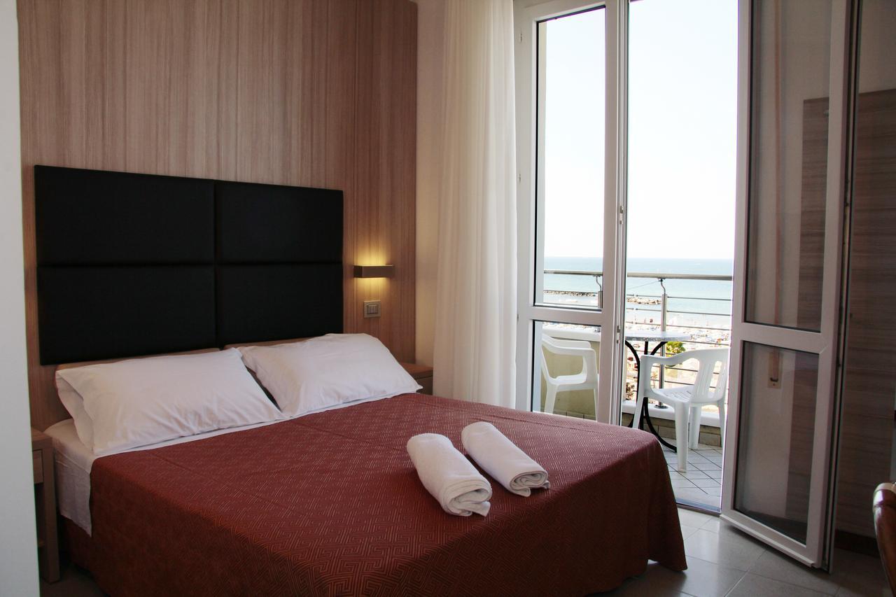 Hotel Bellevue Cattolica Zewnętrze zdjęcie